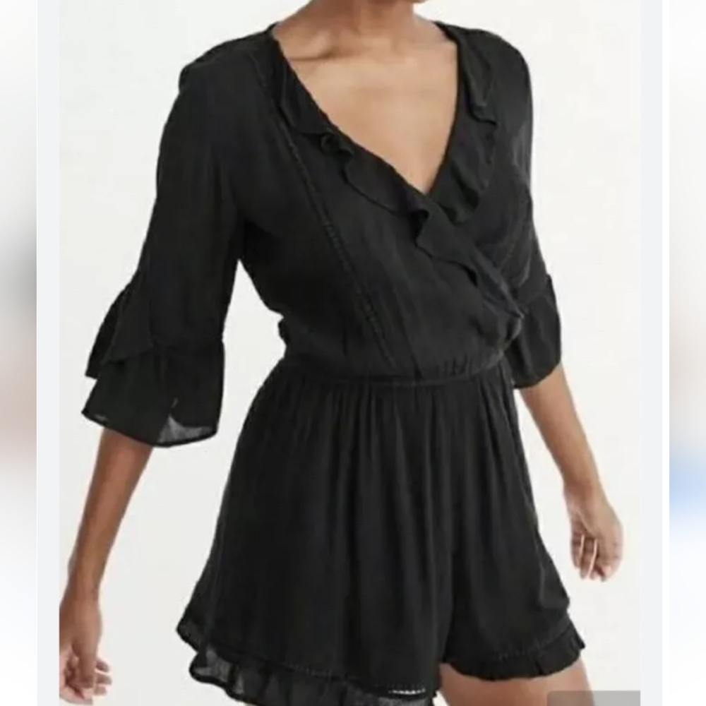 A&F Ruffle Lined Romper with pockets Black Size L